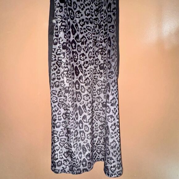 DAZY Women's Black Grey Cheetah Print Velour Shift Dress - Picture 6 of 9